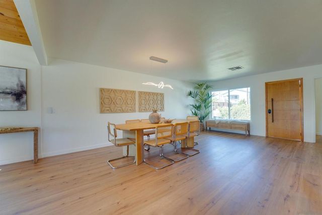 5360 Cole St, San Diego, CA 92117