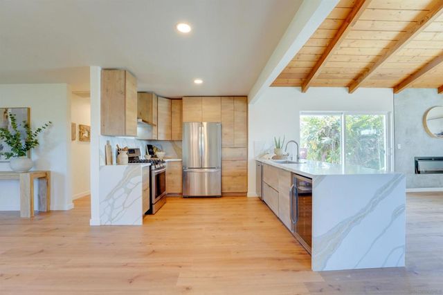 5360 Cole St, San Diego, CA 92117