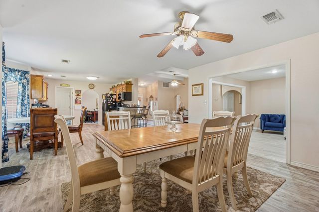 7803 Prairie Street, Hitchcock, TX 77563