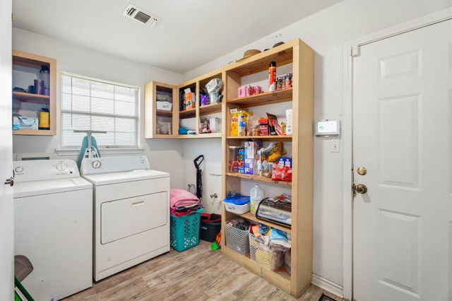 7803 Prairie Street, Hitchcock, TX 77563