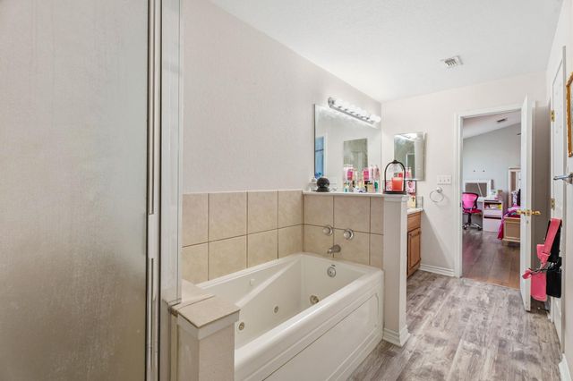 7803 Prairie Street, Hitchcock, TX 77563