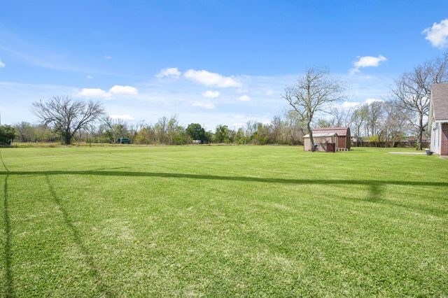 7803 Prairie Street, Hitchcock, TX 77563