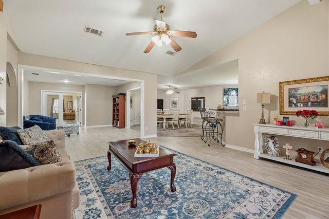 7803 Prairie Street, Hitchcock, TX 77563