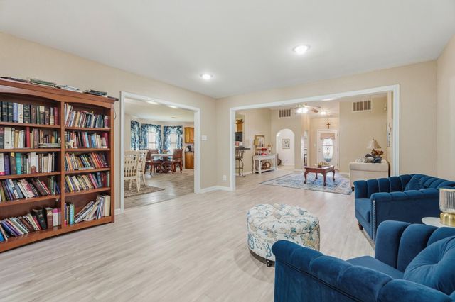 7803 Prairie Street, Hitchcock, TX 77563