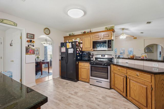 7803 Prairie Street, Hitchcock, TX 77563