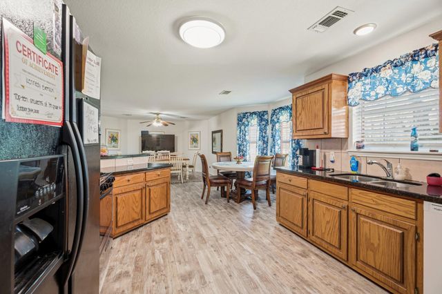 7803 Prairie Street, Hitchcock, TX 77563