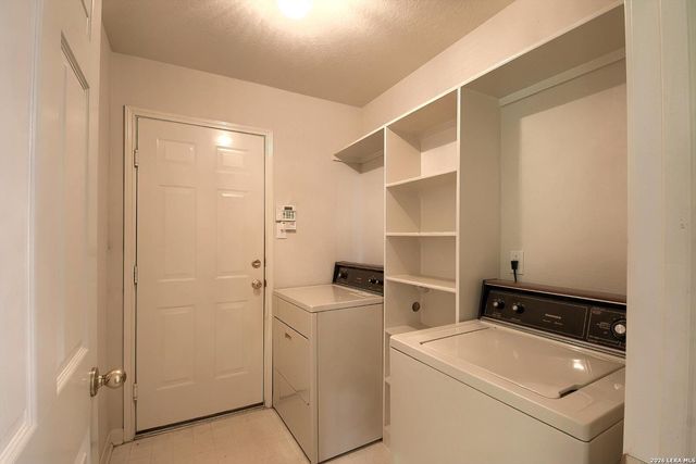 2527 Somerall, San Antonio, TX 78248