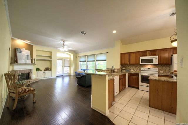 2527 Somerall, San Antonio, TX 78248