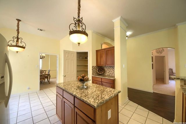 2527 Somerall, San Antonio, TX 78248