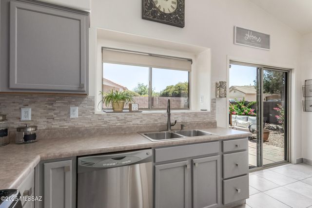 60196 E Crestview Court, Tucson, AZ 85739