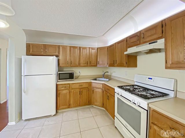 479 Danbury Lane, East Brunswick, NJ 08816