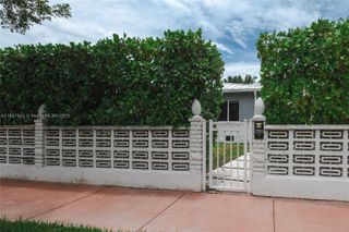 2354 Alton Rd, Miami Beach, FL 33140