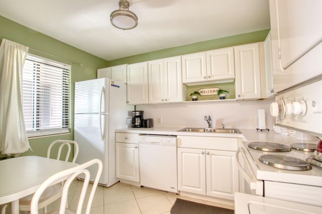 4272 D Este Court 305, Lake Worth, FL 33467