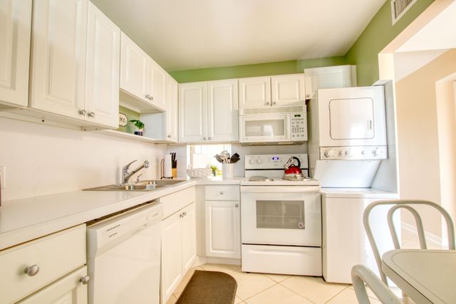 4272 D Este Court 305, Lake Worth, FL 33467