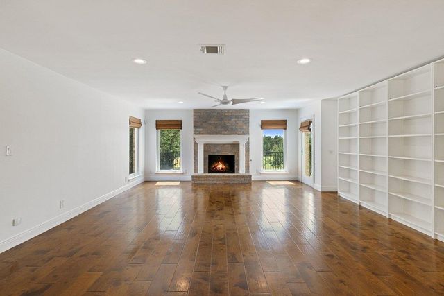 17 Hedgebrook WAY, The Hills, TX 78738