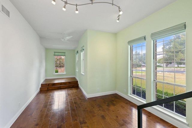 17 Hedgebrook WAY, The Hills, TX 78738