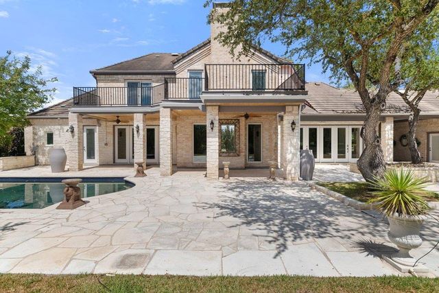 17 Hedgebrook WAY, The Hills, TX 78738