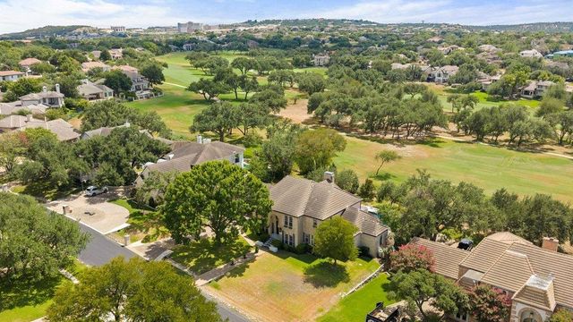 17 Hedgebrook WAY, The Hills, TX 78738