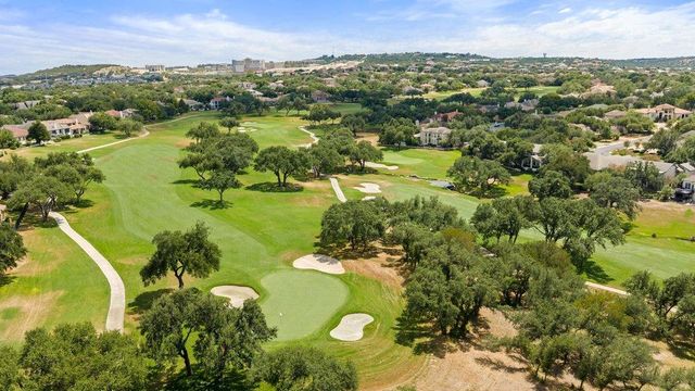 17 Hedgebrook WAY, The Hills, TX 78738