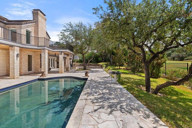 17 Hedgebrook WAY, The Hills, TX 78738