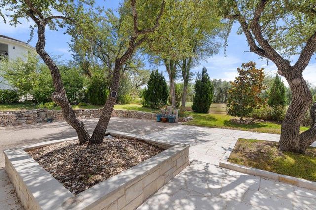 17 Hedgebrook WAY, The Hills, TX 78738