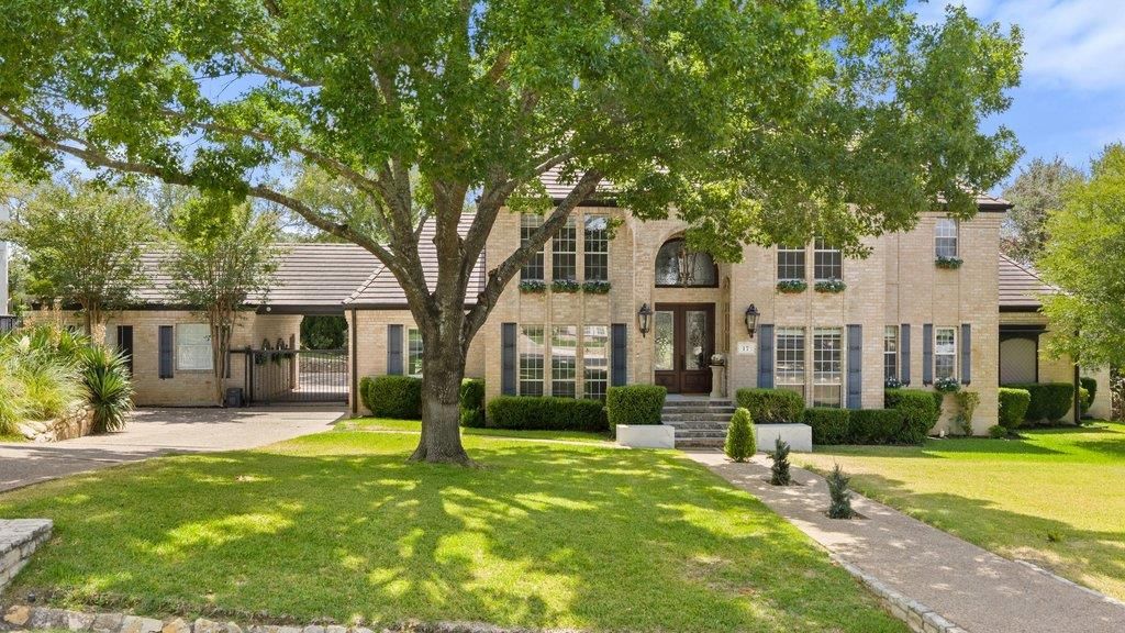 17 Hedgebrook WAY, The Hills, TX 78738