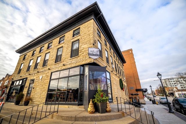 382 Summit Circle, Lombard, IL 60148