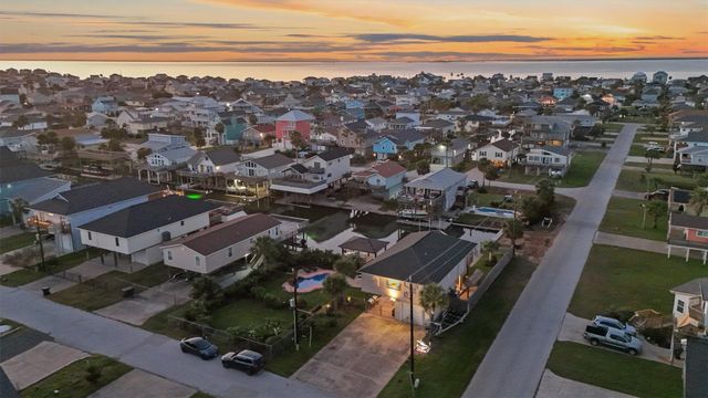 22102 Pecos Drive, Galveston, TX 77554