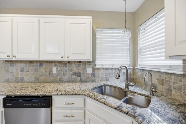 7412 S Fern Avenue, Broken Arrow, OK 74011