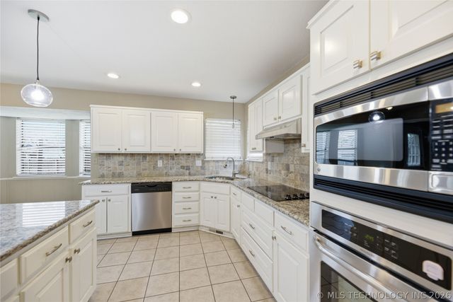 7412 S Fern Avenue, Broken Arrow, OK 74011