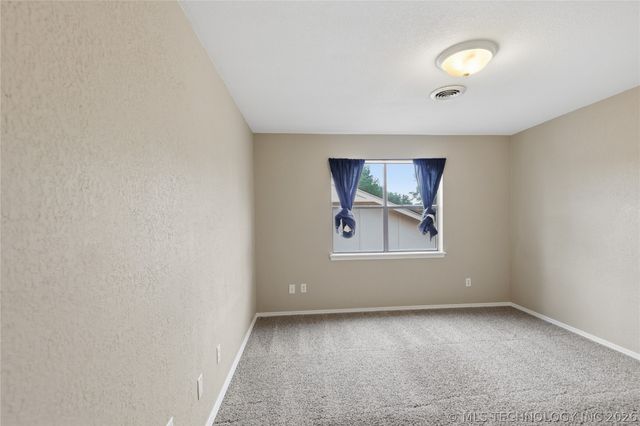 7412 S Fern Avenue, Broken Arrow, OK 74011