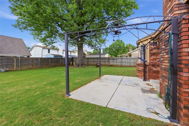 7412 S Fern Avenue, Broken Arrow, OK 74011