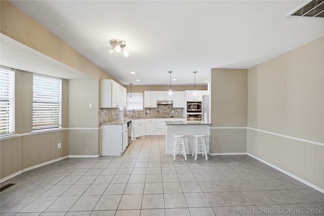 7412 S Fern Avenue, Broken Arrow, OK 74011