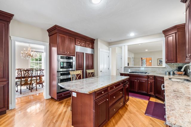 17 Old Landing Rd, Pembroke, MA 02359