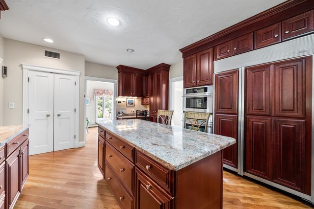 17 Old Landing Rd, Pembroke, MA 02359