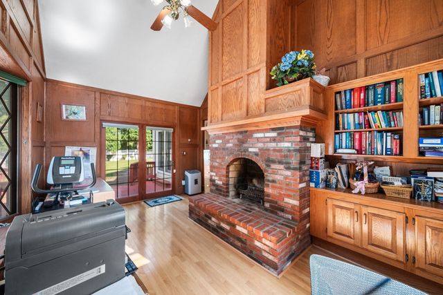 17 Old Landing Rd, Pembroke, MA 02359