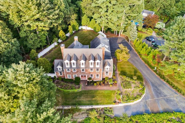 17 Old Landing Rd, Pembroke, MA 02359
