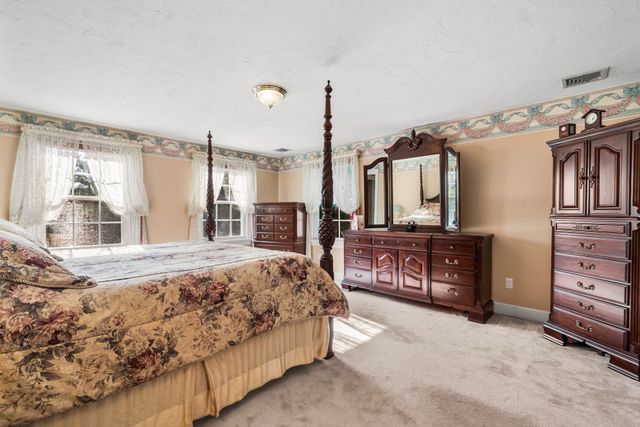 17 Old Landing Rd, Pembroke, MA 02359
