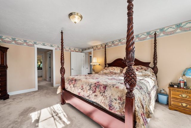 17 Old Landing Rd, Pembroke, MA 02359