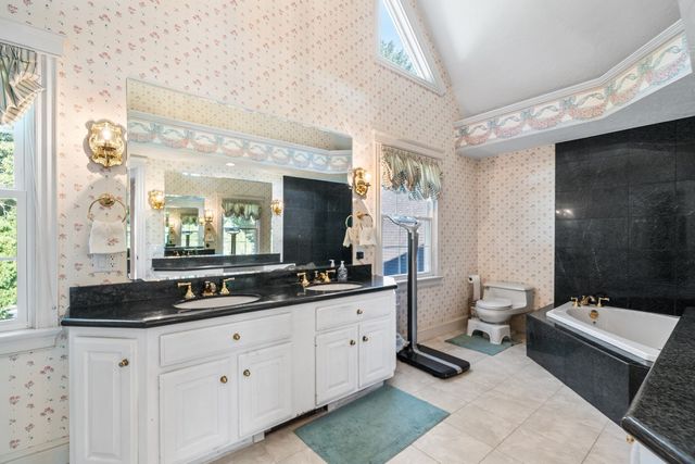 17 Old Landing Rd, Pembroke, MA 02359