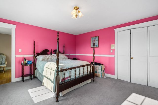 17 Old Landing Rd, Pembroke, MA 02359