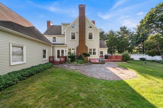 17 Old Landing Rd, Pembroke, MA 02359