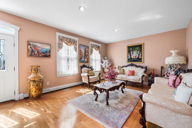 17 Old Landing Rd, Pembroke, MA 02359