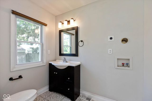5012 University Avenue, Indianapolis, IN 46201