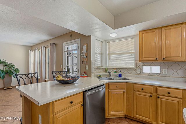 13817 HORIZON HEIGHTS Circle, Horizon City, TX 79928