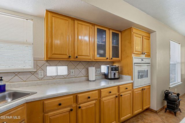 13817 HORIZON HEIGHTS Circle, Horizon City, TX 79928
