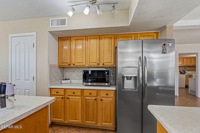 13817 HORIZON HEIGHTS Circle, Horizon City, TX 79928