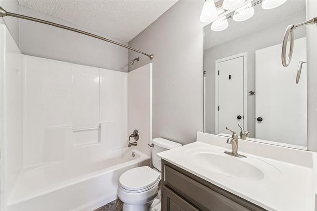 571 W Northview Street, Olathe, KS 66061