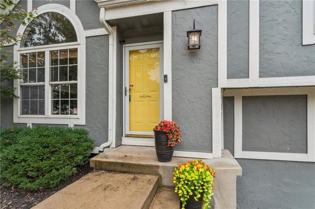 571 W Northview Street, Olathe, KS 66061