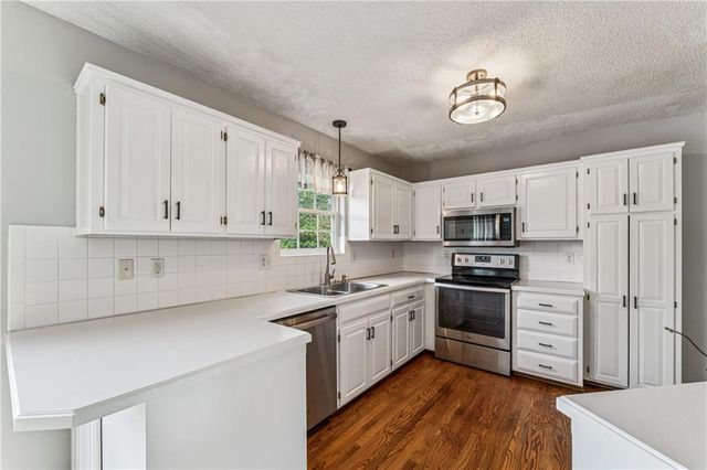 571 W Northview Street, Olathe, KS 66061